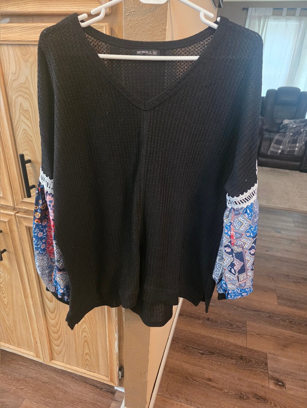 Black V-Neck Thermal Top with Blue Paisley Balloon Sleeves by MIRMOLI